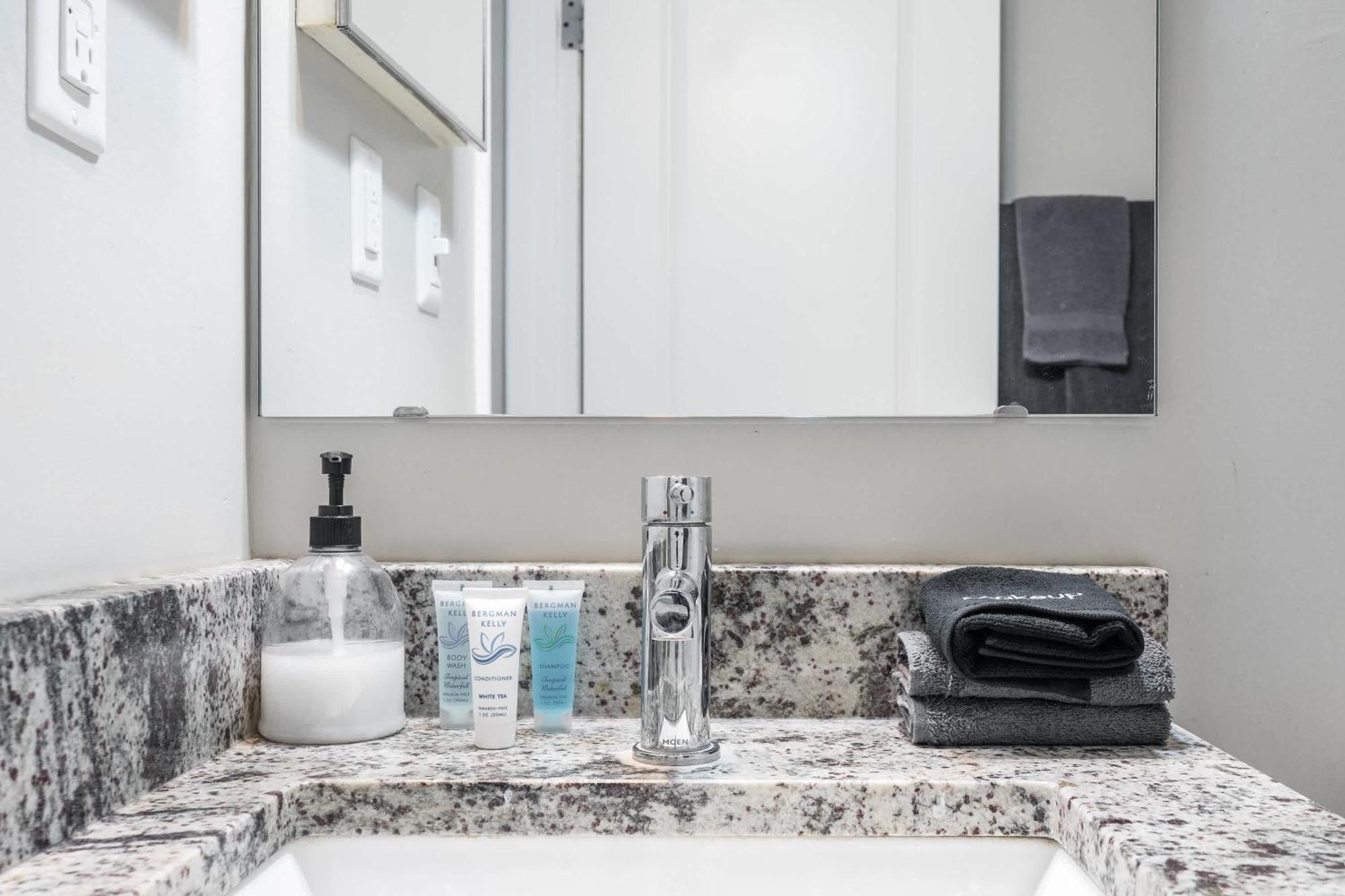 Modern Mass Ave 1Br Apartment With Kitchen Indianapolis Bagian luar foto