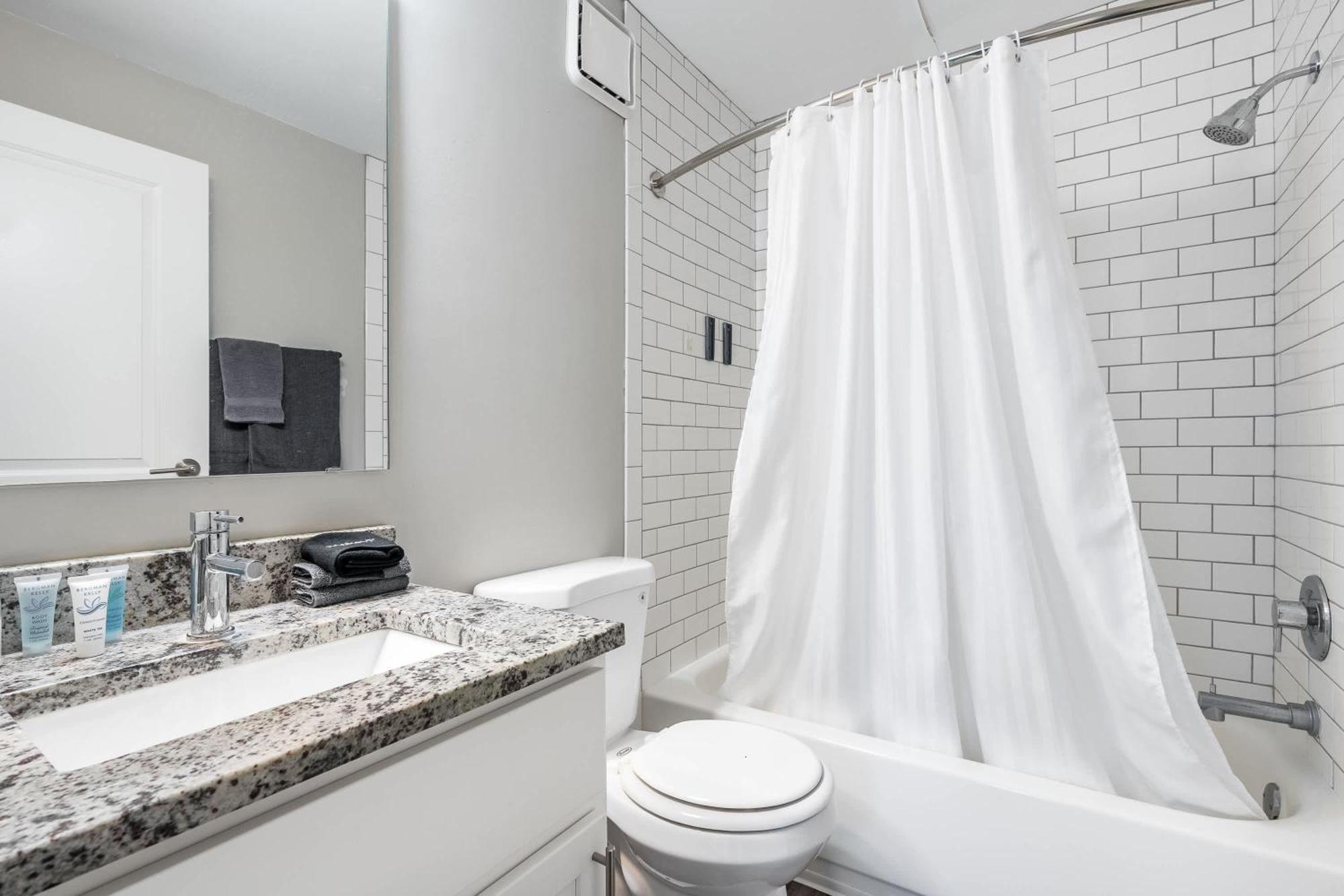 Modern Mass Ave 1Br Apartment With Kitchen Indianapolis Bagian luar foto